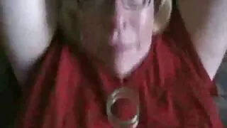 Sadece oda arkadaşlarımın parmaklarını emmek zorundayım. porno hd anal sex