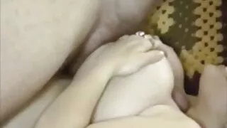 Heyecan porno liseli anal verici bir çift seks oturumu