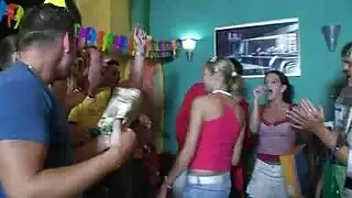 Bu televizyon bok gibi kırıldı. porno türk anal
